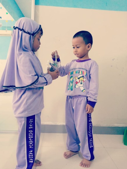 Sedekah Sejak Dini